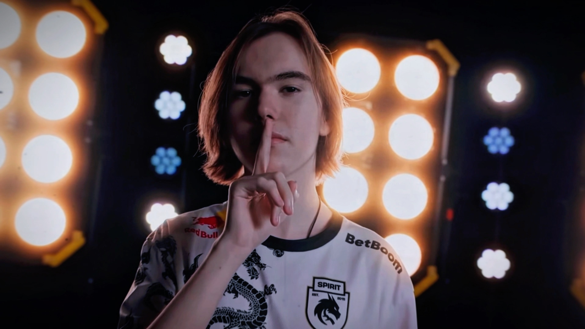 Team WE 和 Bilibili Gaming 在 LPL Split 2 2025 中击败对手